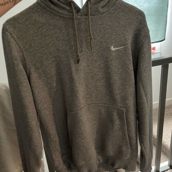 Tons of clothes! Doing a closet clean out, everything I’m selling for cheap! - Picture 10 of 14